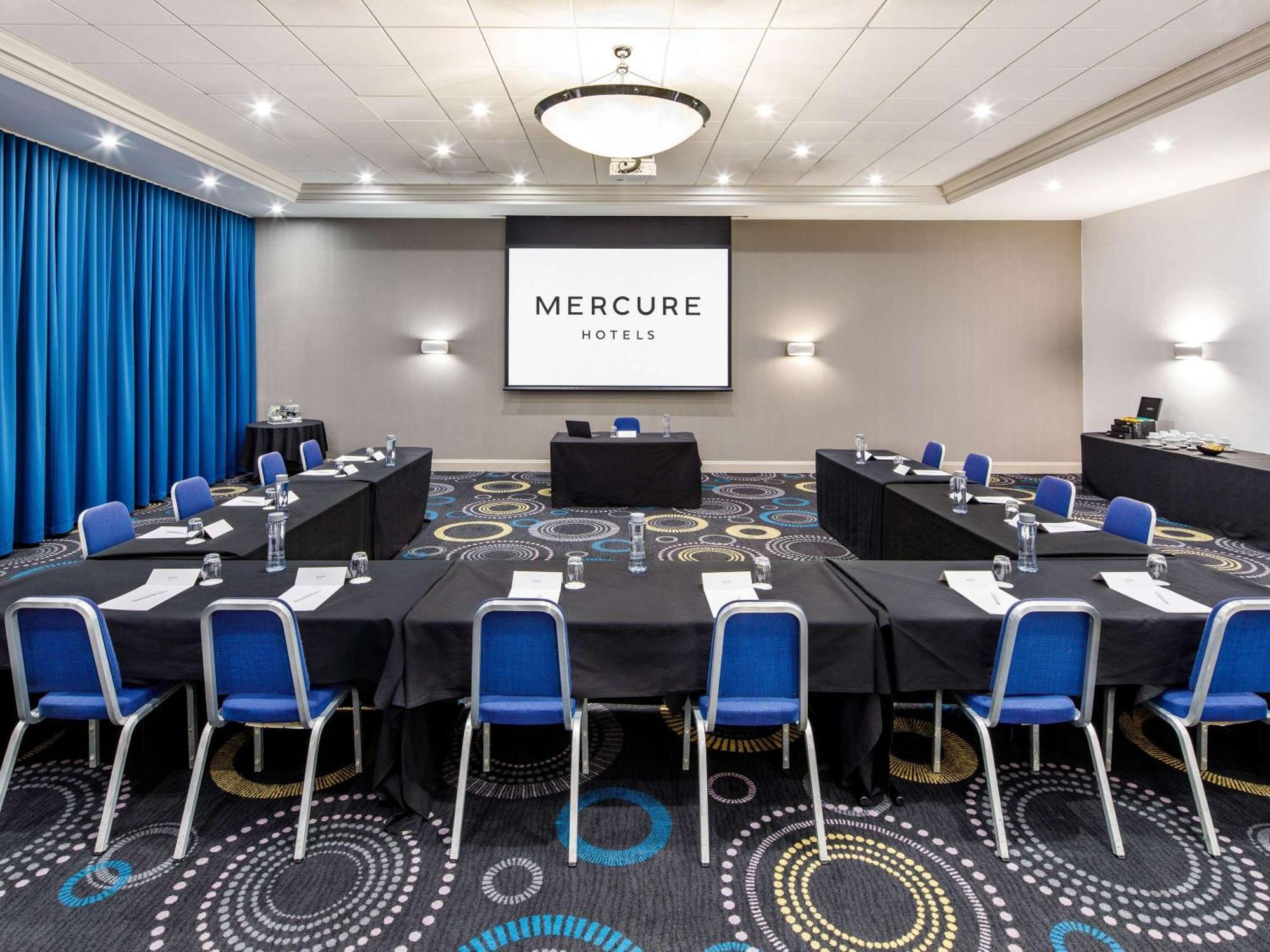 Mercure Telford Centre Hotel Экстерьер фото