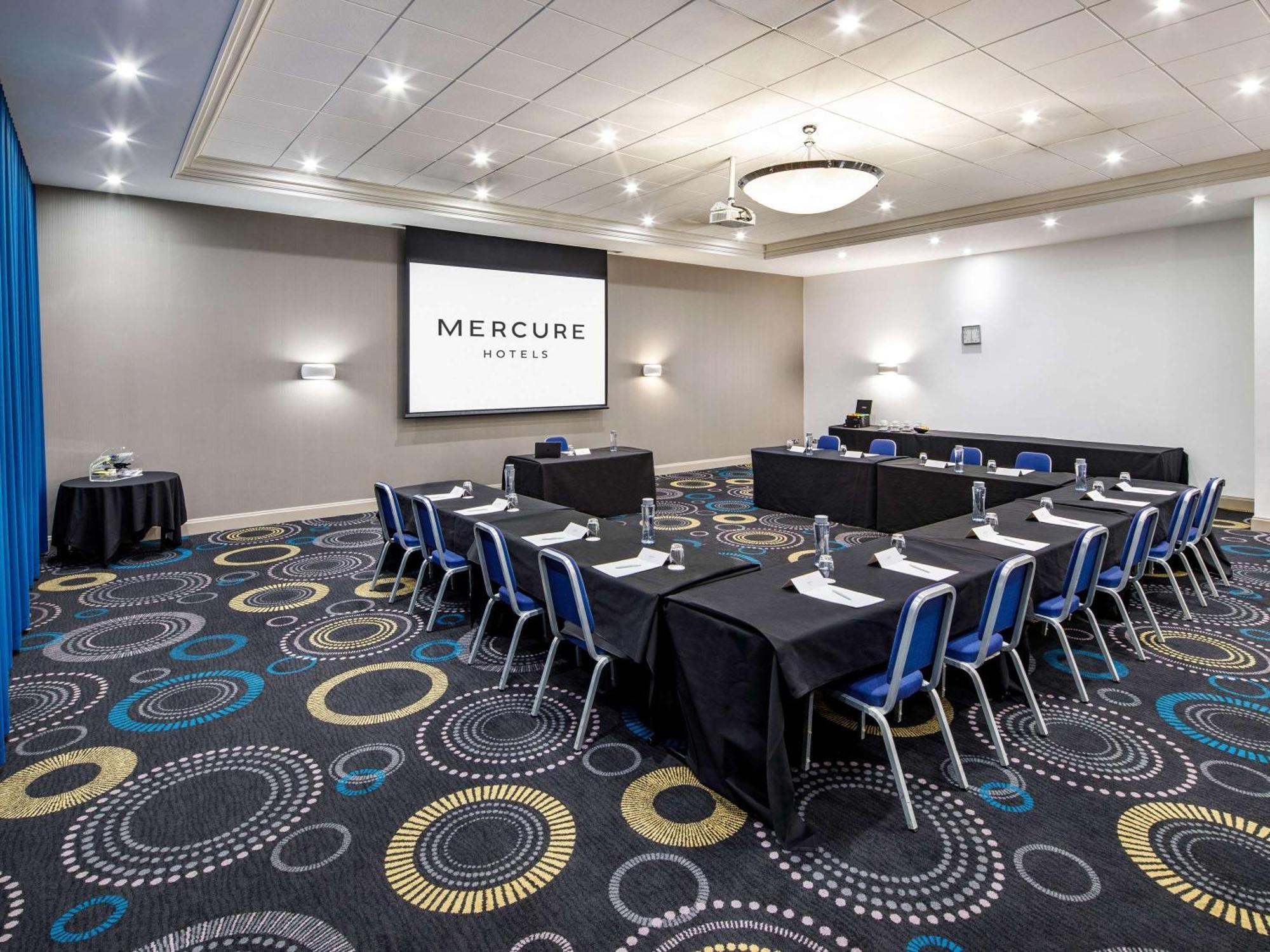 Mercure Telford Centre Hotel Экстерьер фото