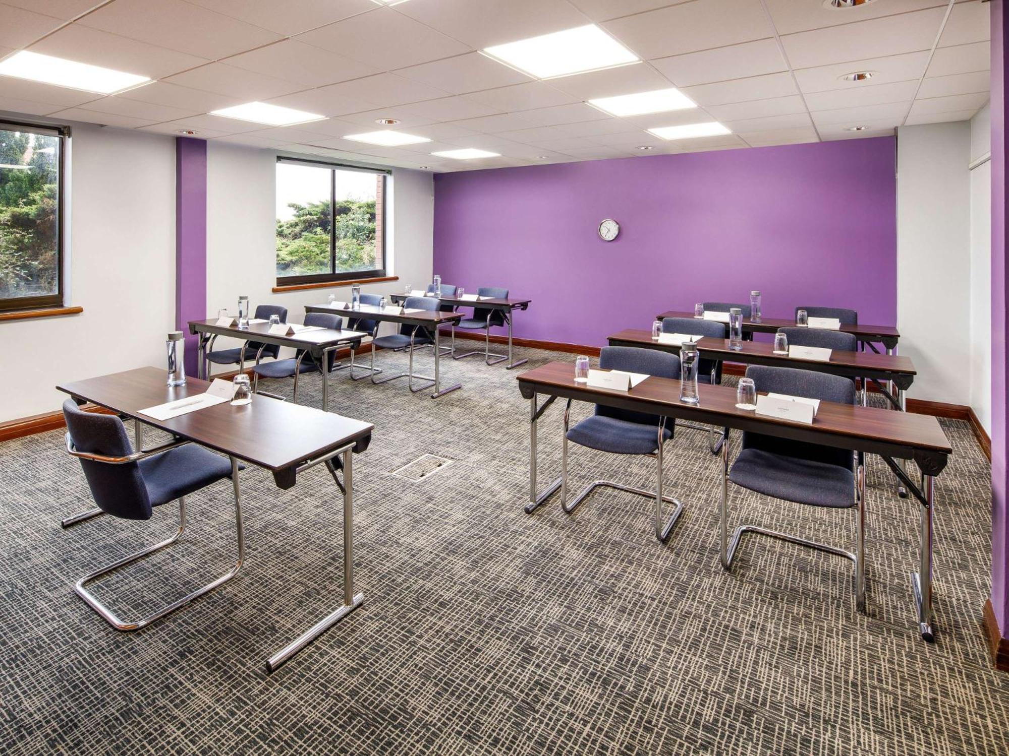 Mercure Telford Centre Hotel Экстерьер фото