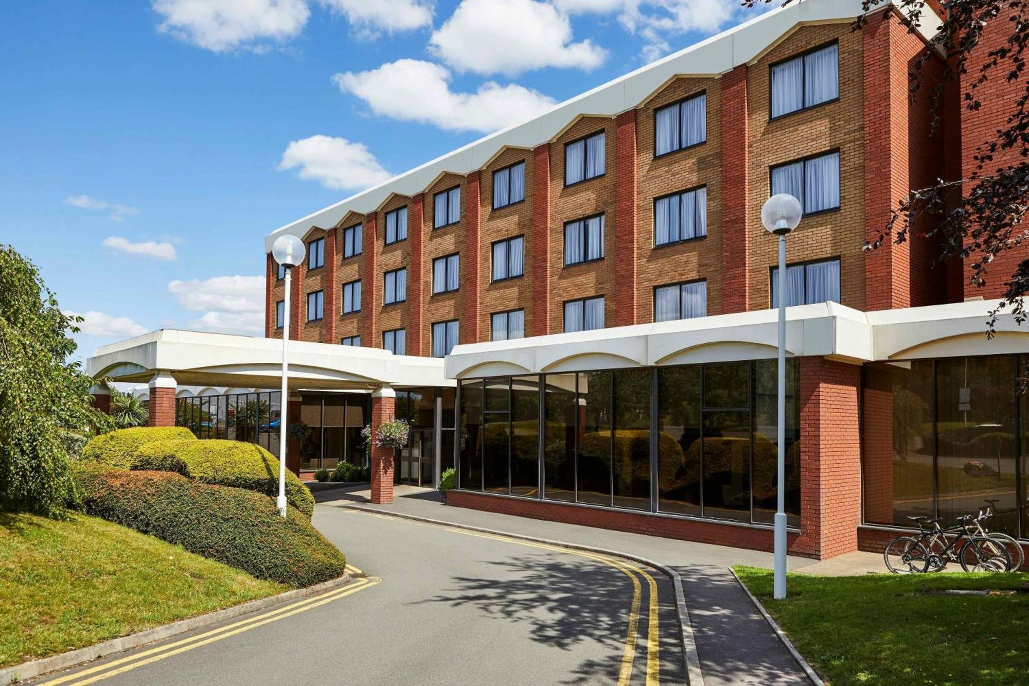 Mercure Telford Centre Hotel Экстерьер фото