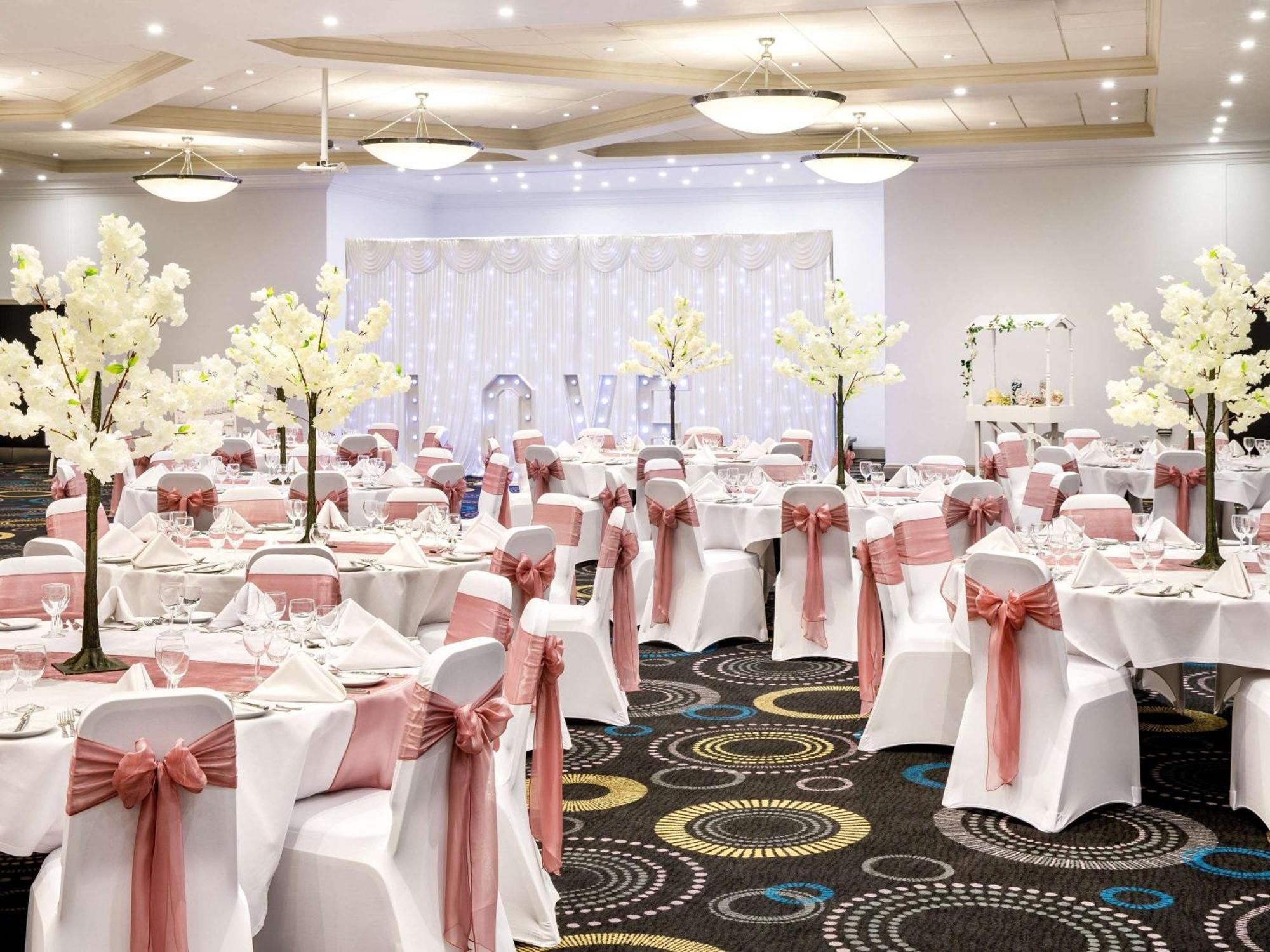 Mercure Telford Centre Hotel Экстерьер фото