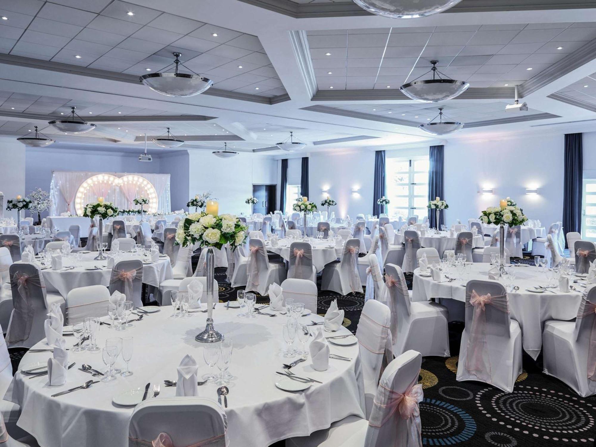 Mercure Telford Centre Hotel Экстерьер фото