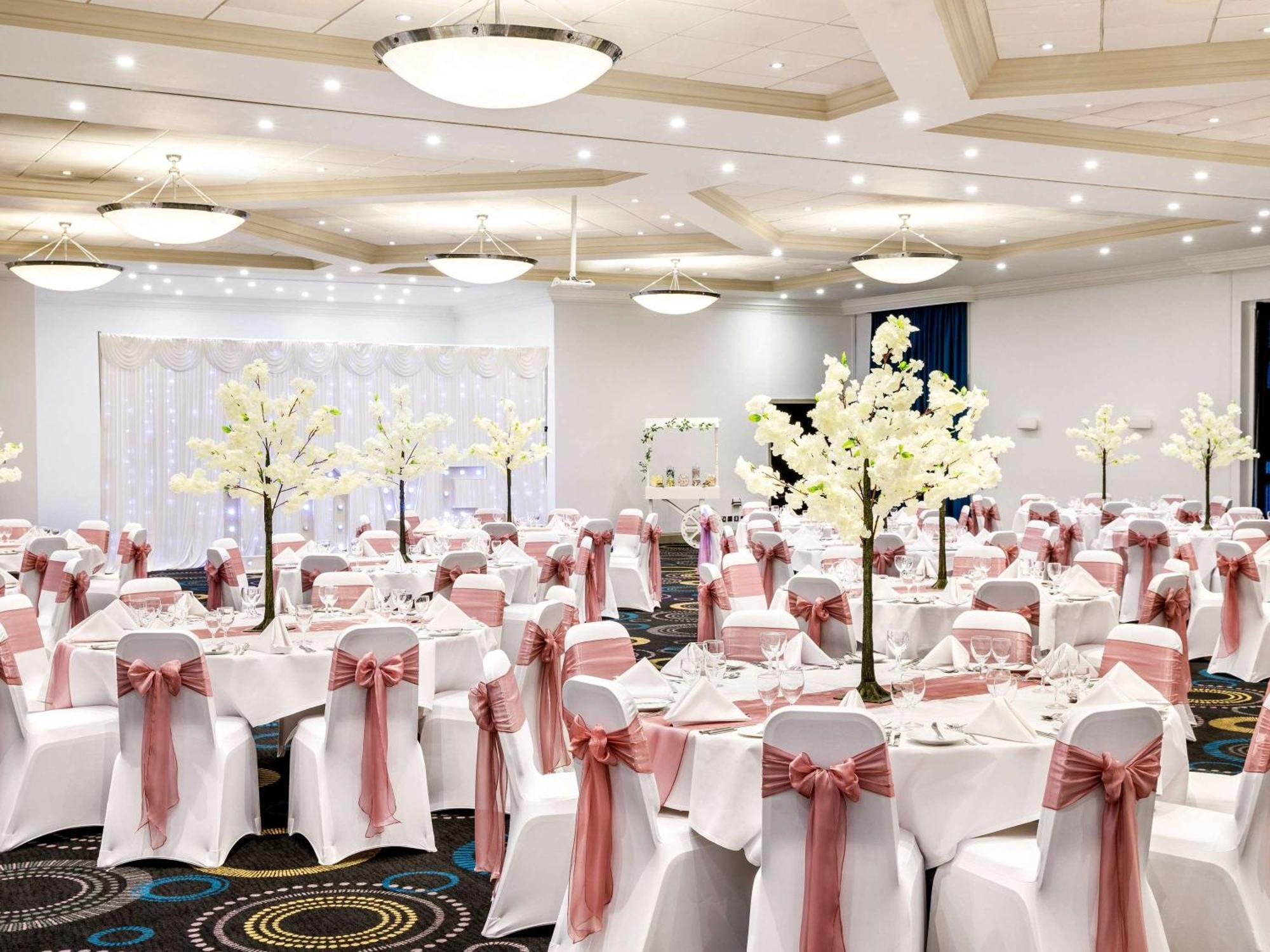 Mercure Telford Centre Hotel Экстерьер фото